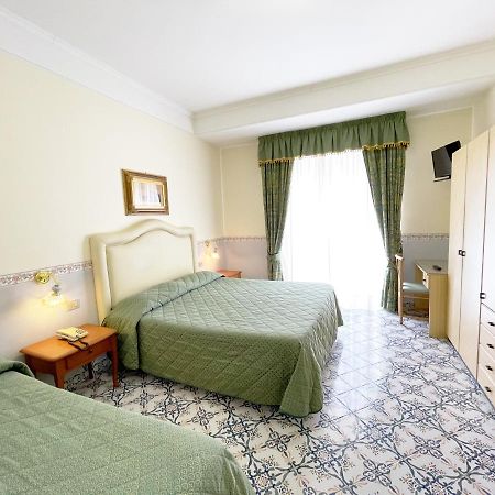 Hotel Reginella 산트아구타수이두에골피 외부 사진