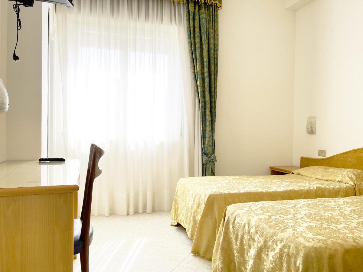 Hotel Reginella 산트아구타수이두에골피 외부 사진