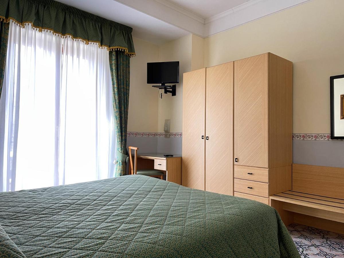 Hotel Reginella 산트아구타수이두에골피 외부 사진