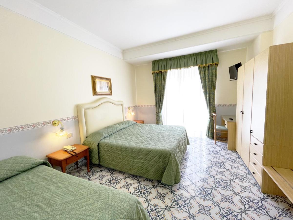 Hotel Reginella 산트아구타수이두에골피 외부 사진