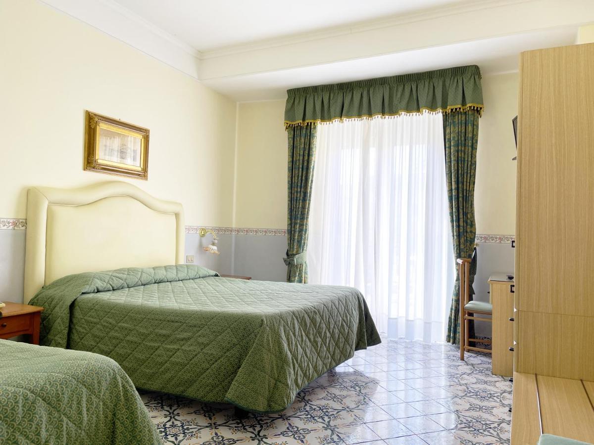 Hotel Reginella 산트아구타수이두에골피 외부 사진