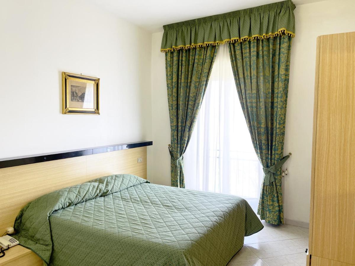 Hotel Reginella 산트아구타수이두에골피 외부 사진