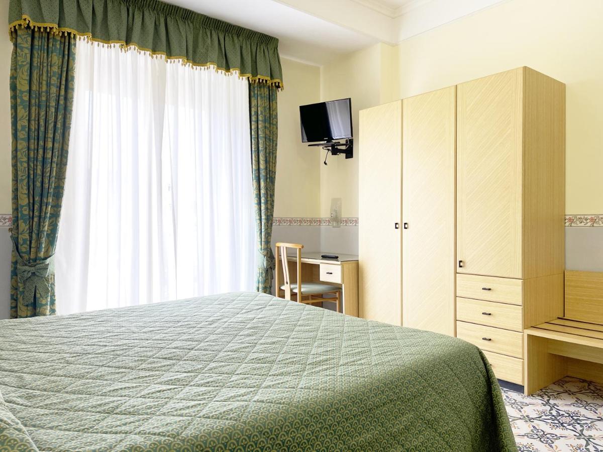 Hotel Reginella 산트아구타수이두에골피 외부 사진