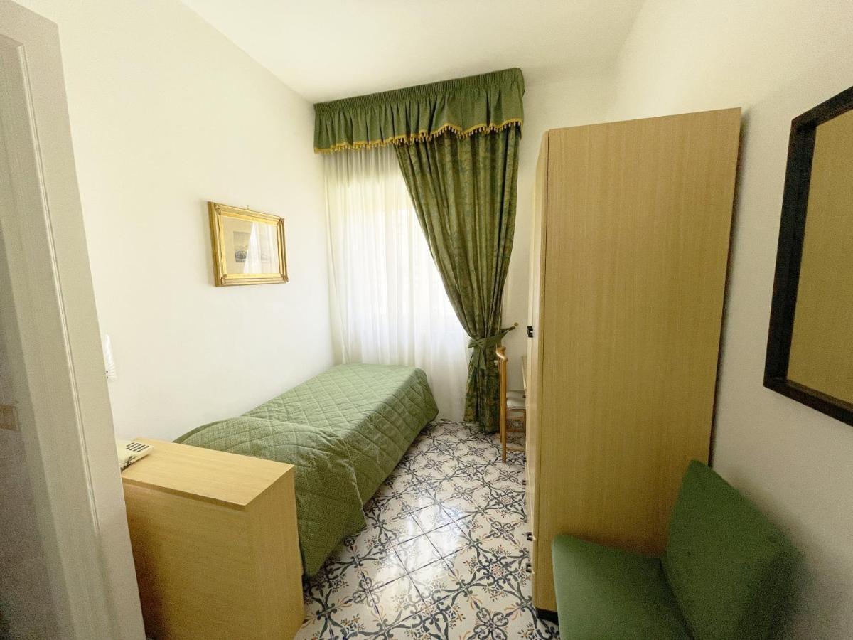 Hotel Reginella 산트아구타수이두에골피 외부 사진