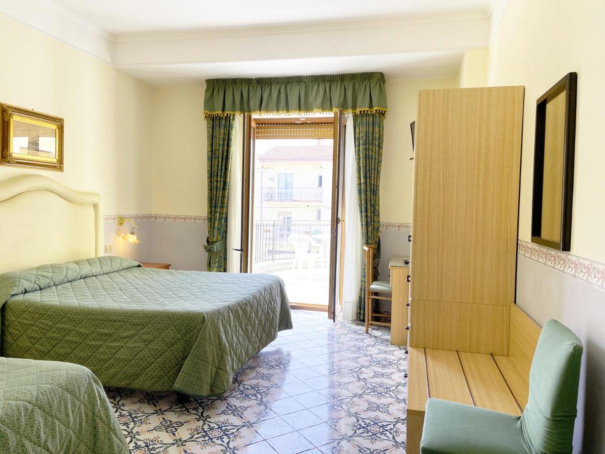 Hotel Reginella 산트아구타수이두에골피 외부 사진