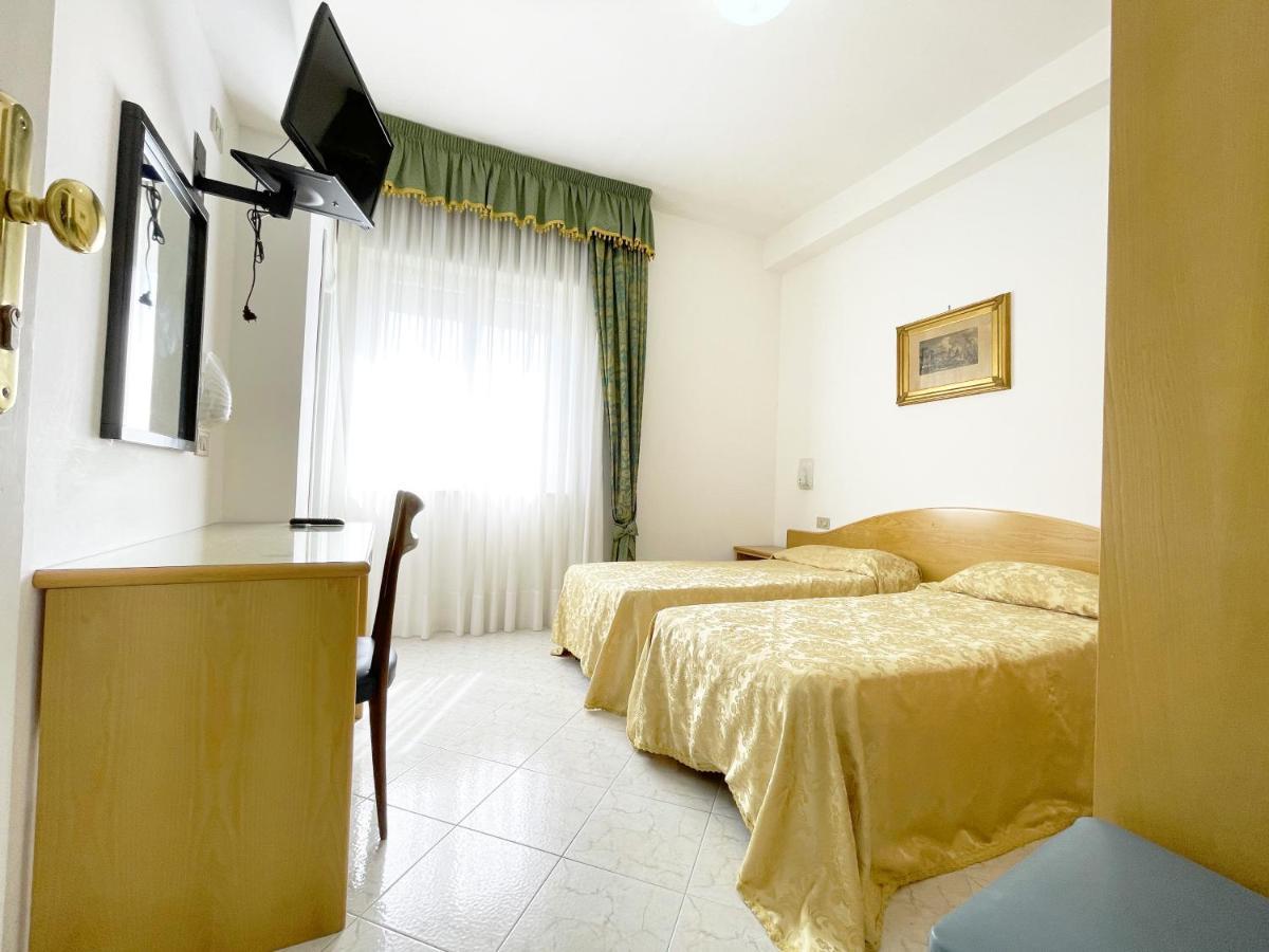 Hotel Reginella 산트아구타수이두에골피 외부 사진