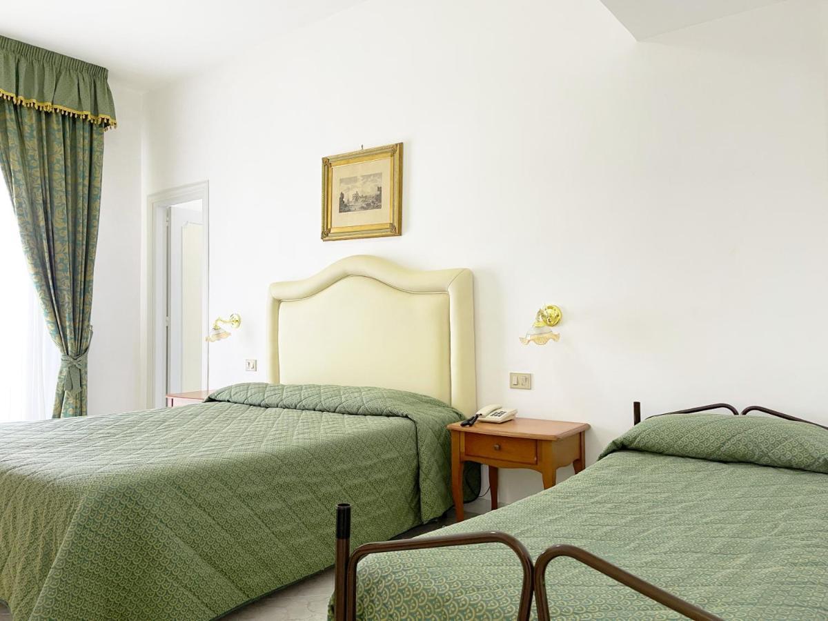 Hotel Reginella 산트아구타수이두에골피 외부 사진